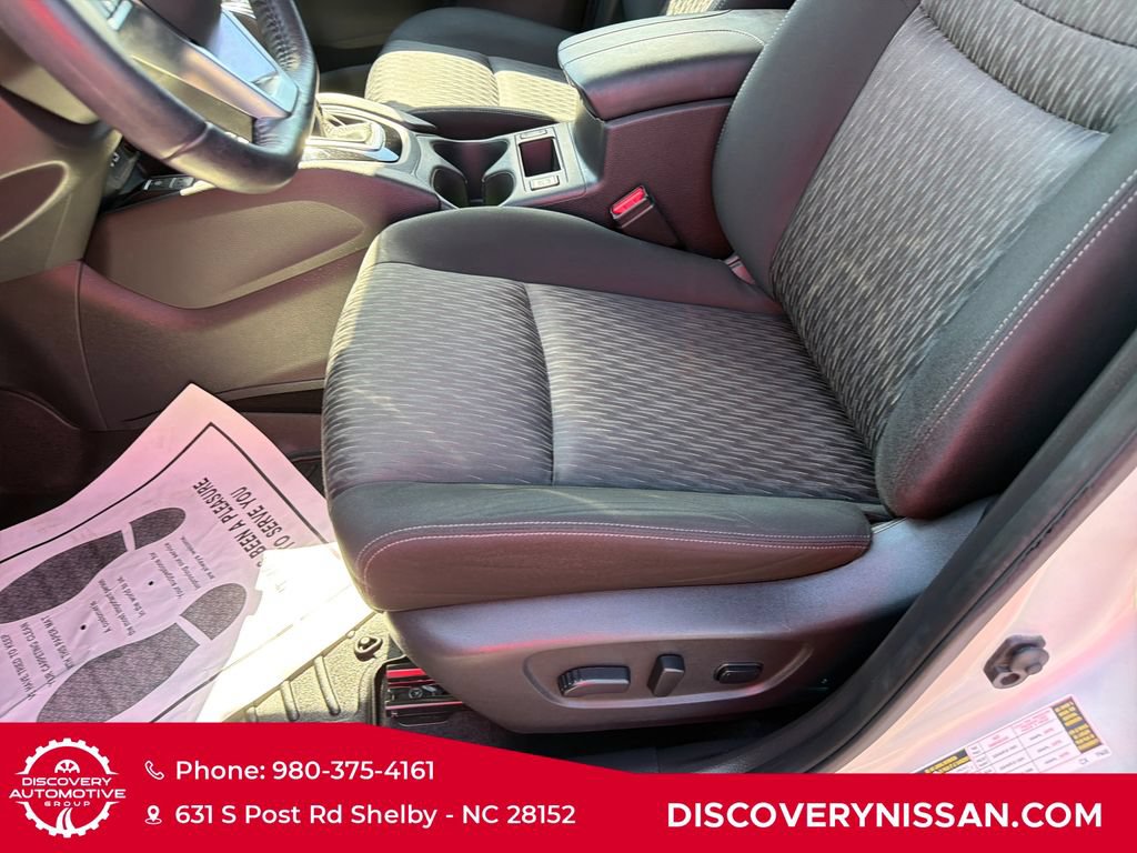 Certified 2019 Nissan Rogue SV w/ Premium Package FWD image 12