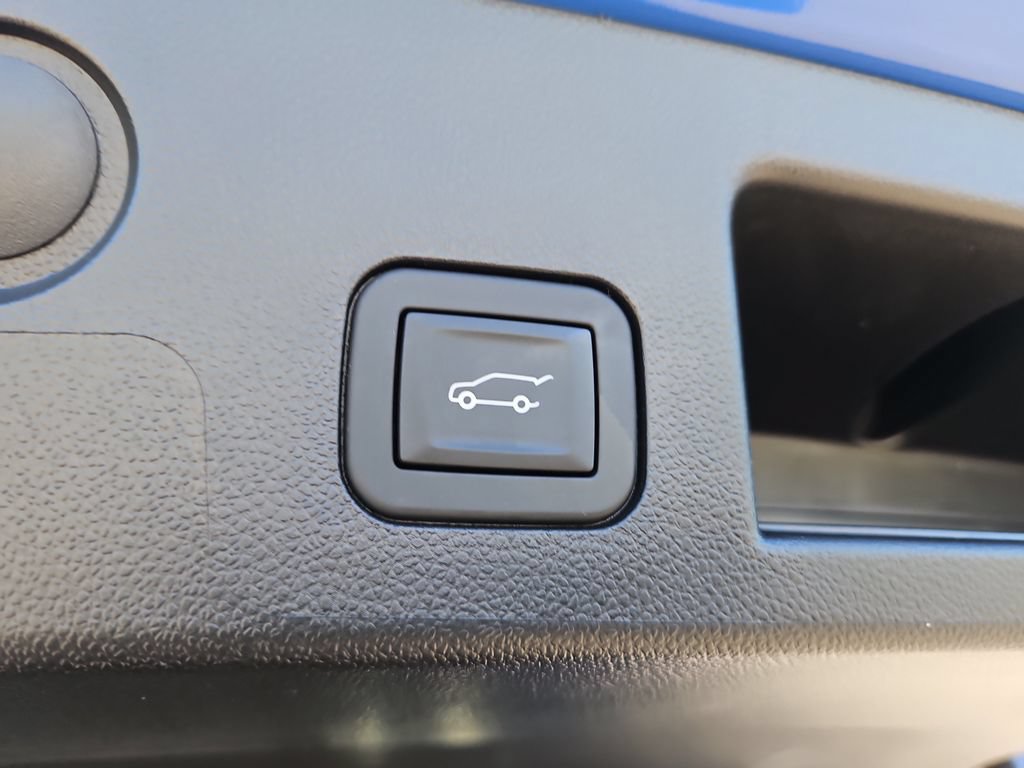 Used 2026 Chevrolet Equinox RS w/ Convenience Package III FWD image 9
