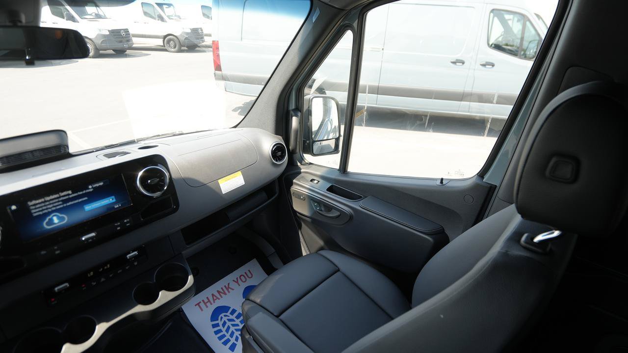 New 2026 Mercedes-Benz Sprinter 2500 image 18