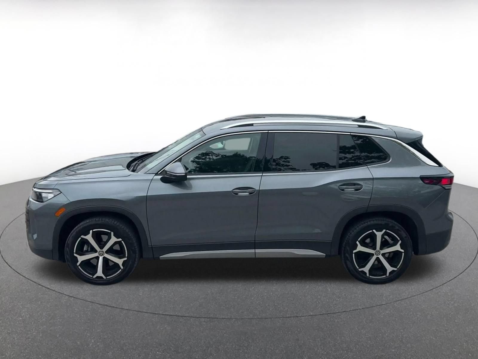 Used 2026 Volkswagen Tiguan SE AWD/4WD image 8