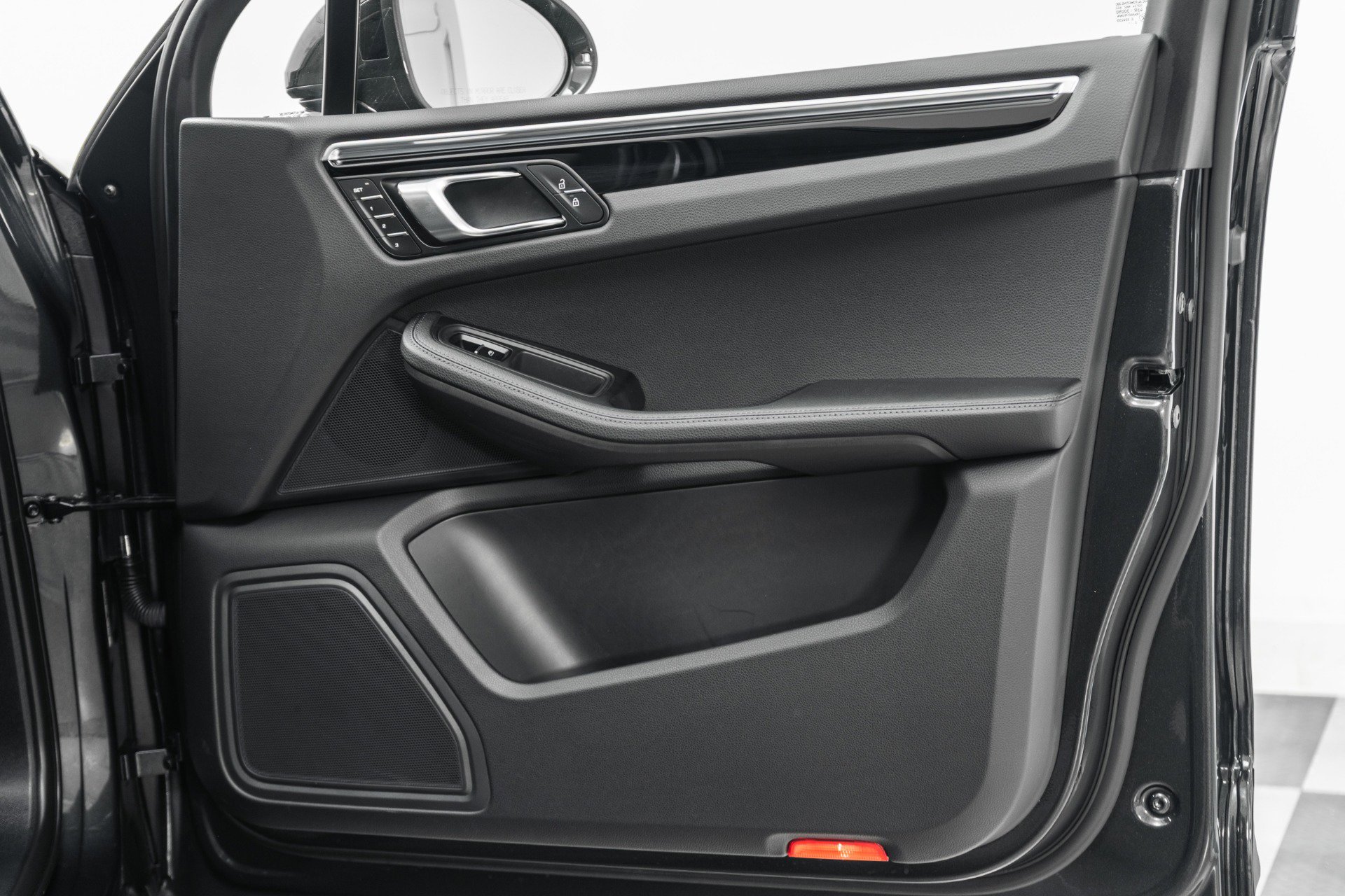 Used 2023 Porsche Macan image 34