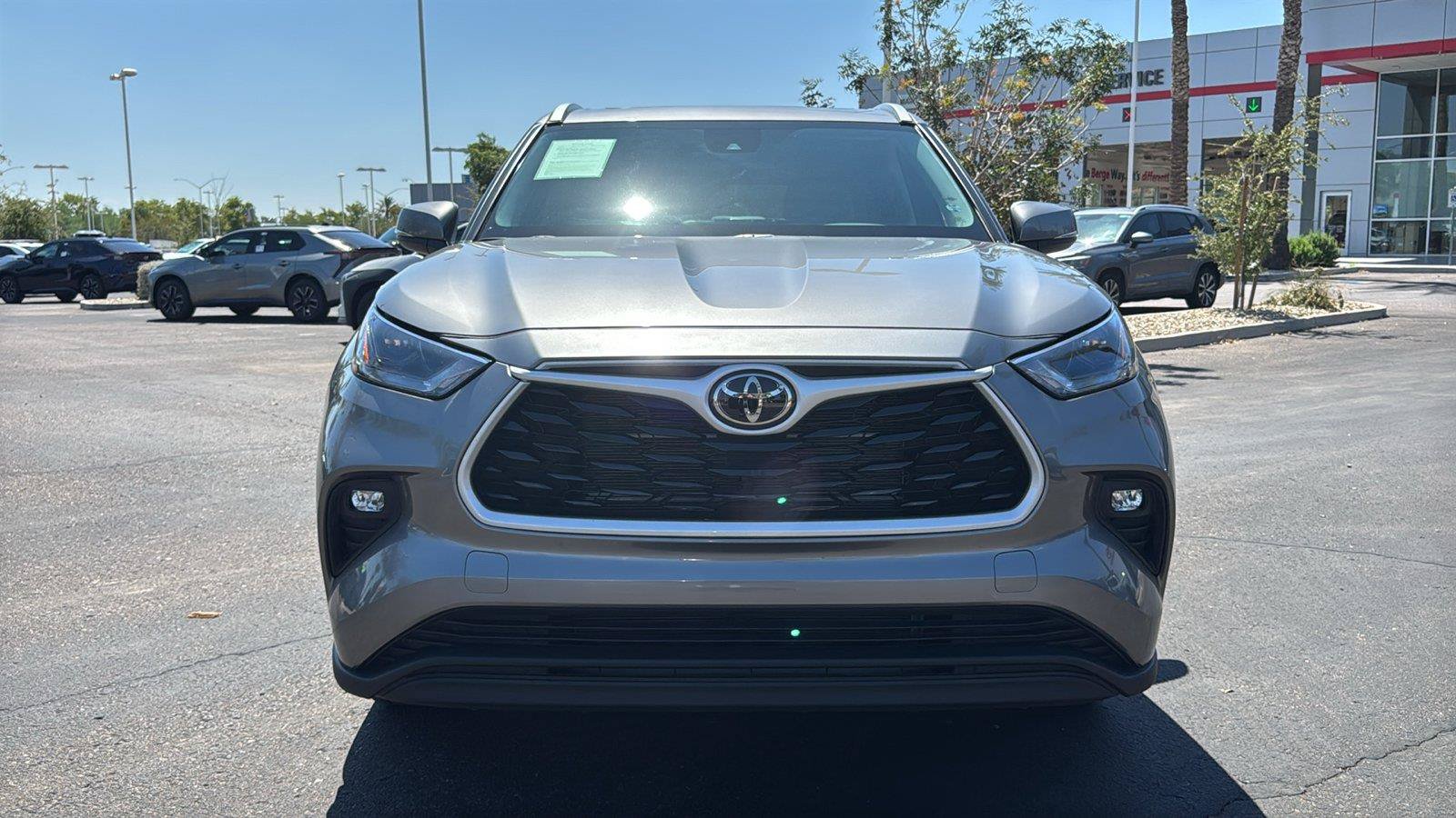 Used 2026 Toyota Highlander XLE AWD/4WD image 2