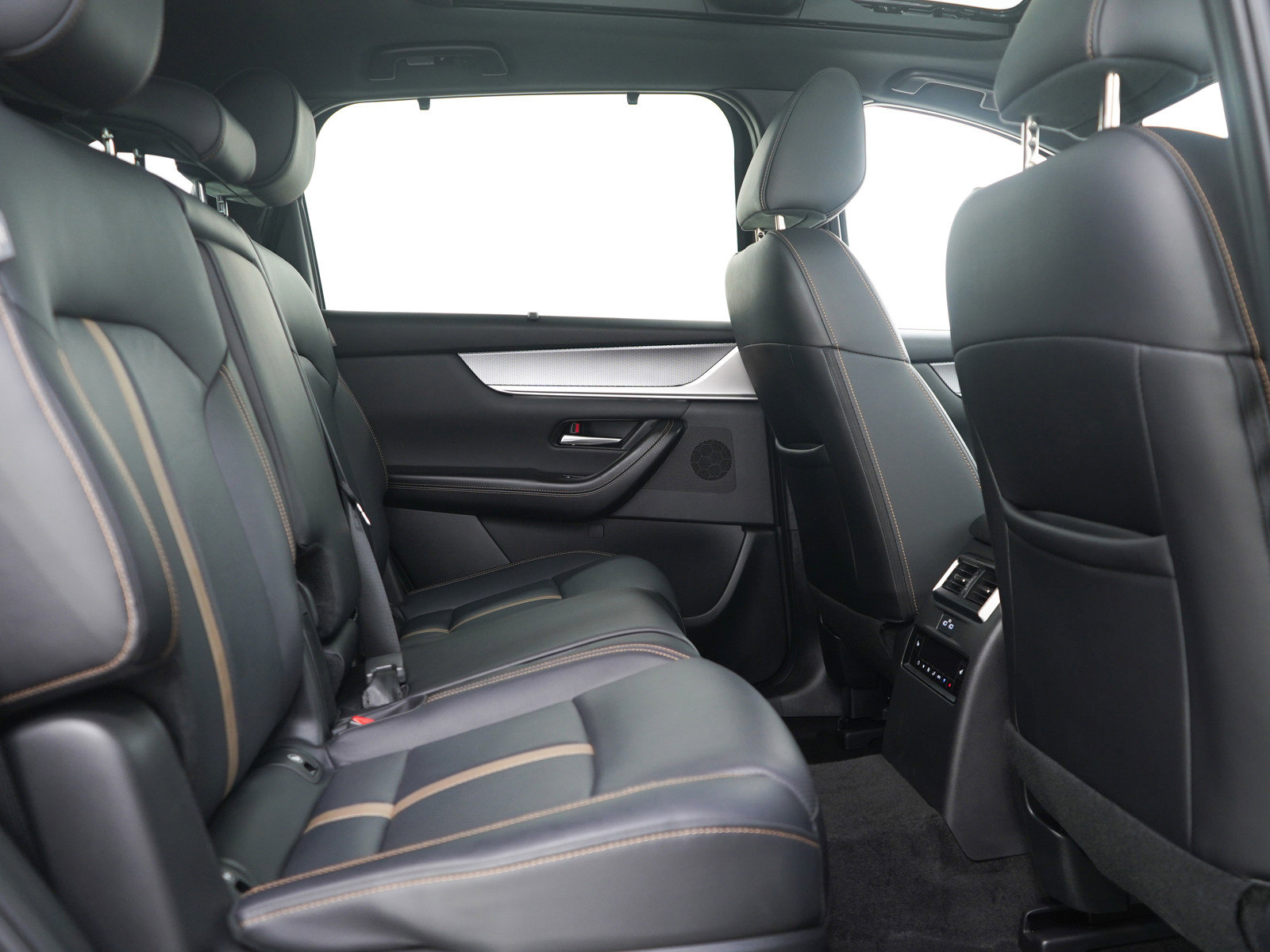 Certified 2025 MAZDA CX-70 3.3 Turbo S w/ Premium Package image 12