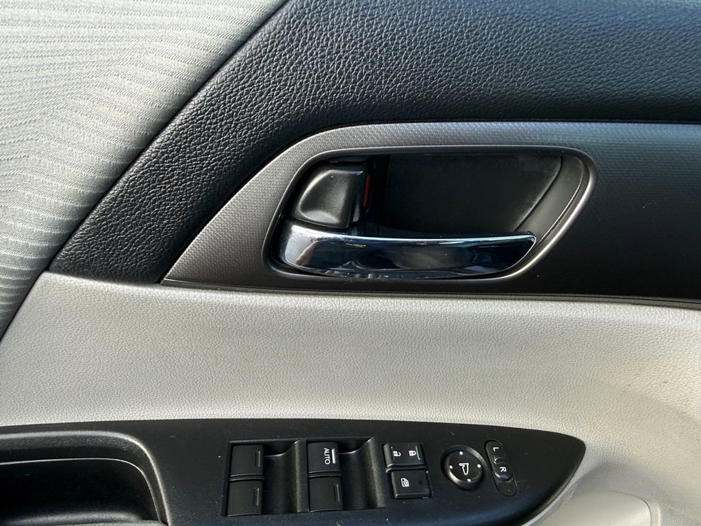 Used 2014 Honda Accord LX image 11