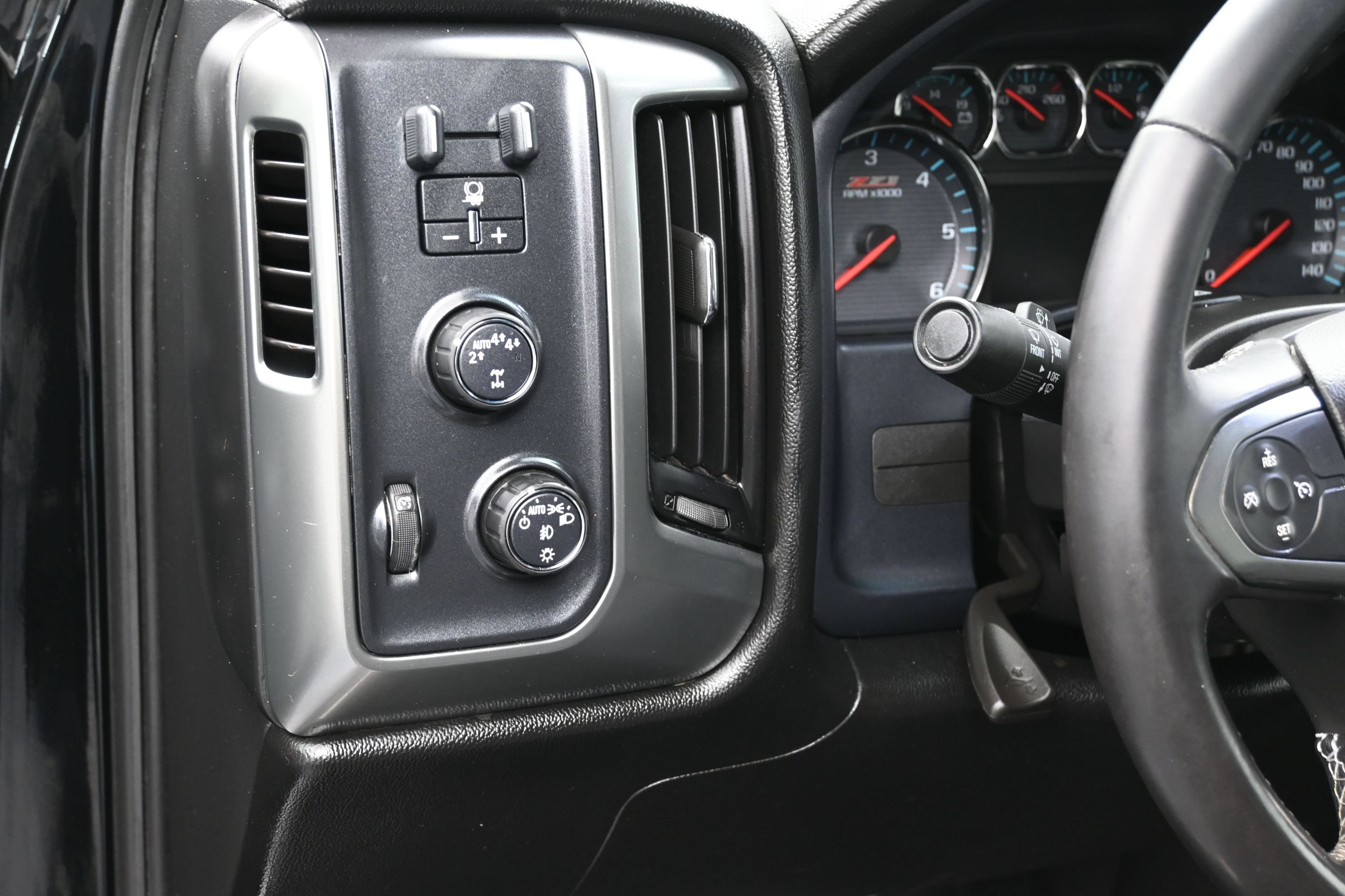 Used 2018 Chevrolet Silverado 1500 LT w/ All Star Edition AWD/4WD image 23