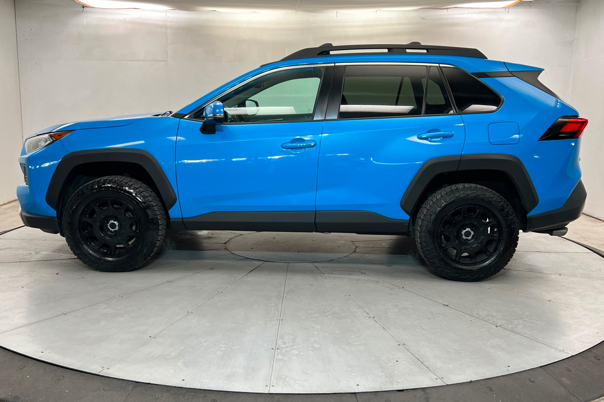 Used 2019 Toyota RAV4 Adventure w/ Cold Weather Package AWD/4WD image 2