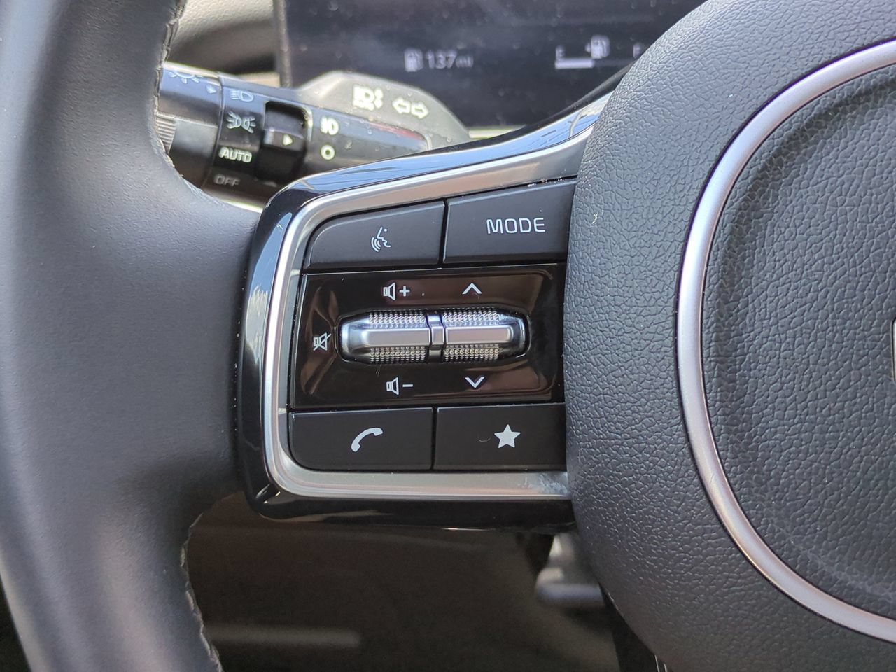 Certified 2025 Kia Sorento SX FWD image 20