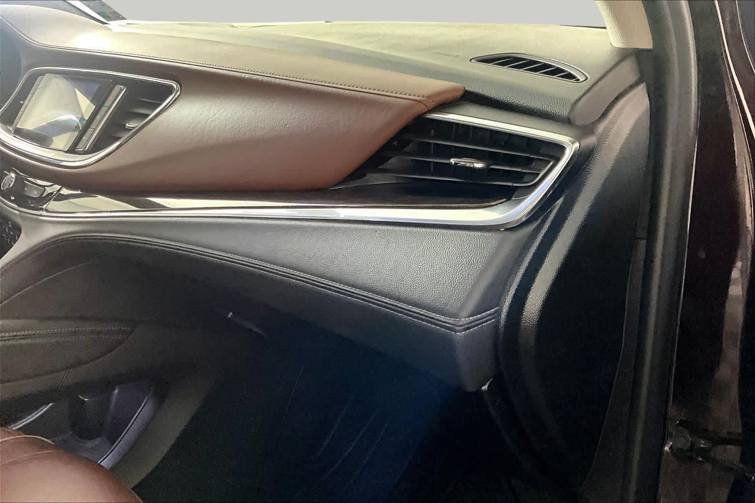 Used 2020 Buick Enclave Avenir w/ Avenir Technology Package AWD/4WD image 18