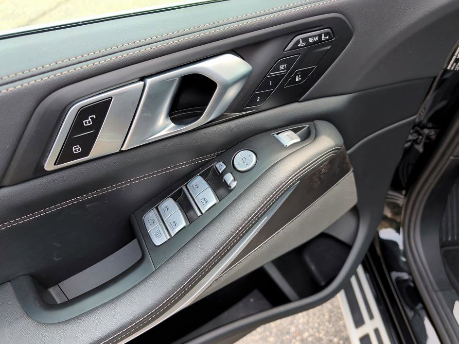 Used 2025 BMW X7 xDrive40i w/ Premium Package image 17