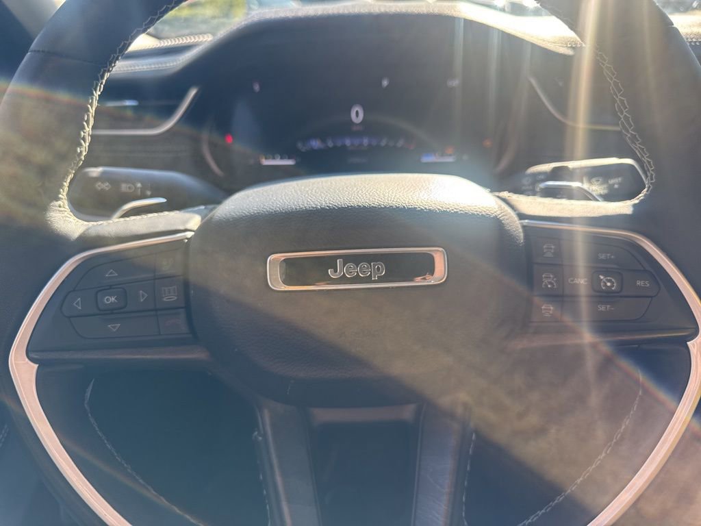 Used 2022 Jeep Grand Cherokee L Limited w/ Black Appearance Package image 8