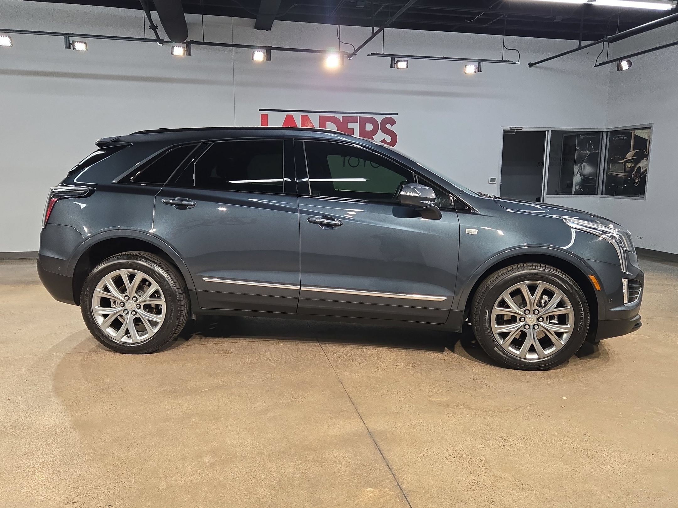 Used 2021 Cadillac XT5 Sportv w/ Platinum Package AWD/4WD image 8