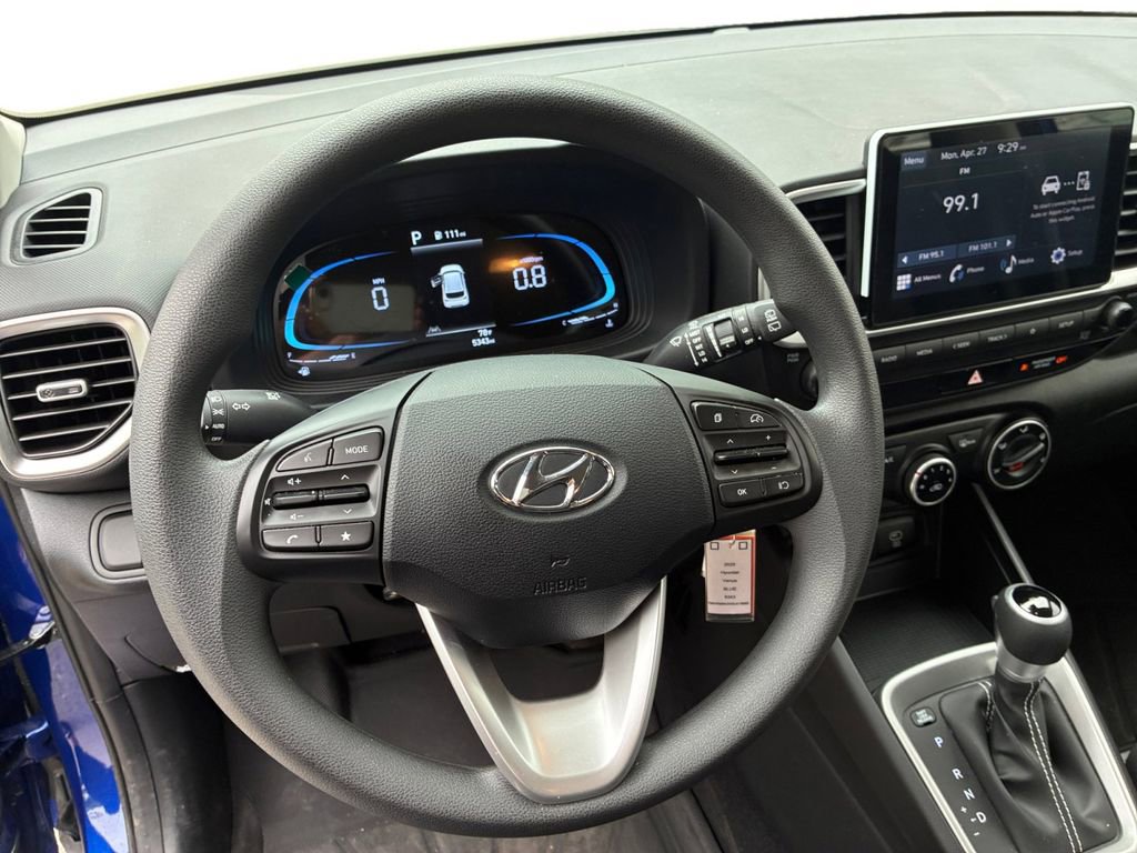Used 2025 Hyundai Venue SE FWD image 12