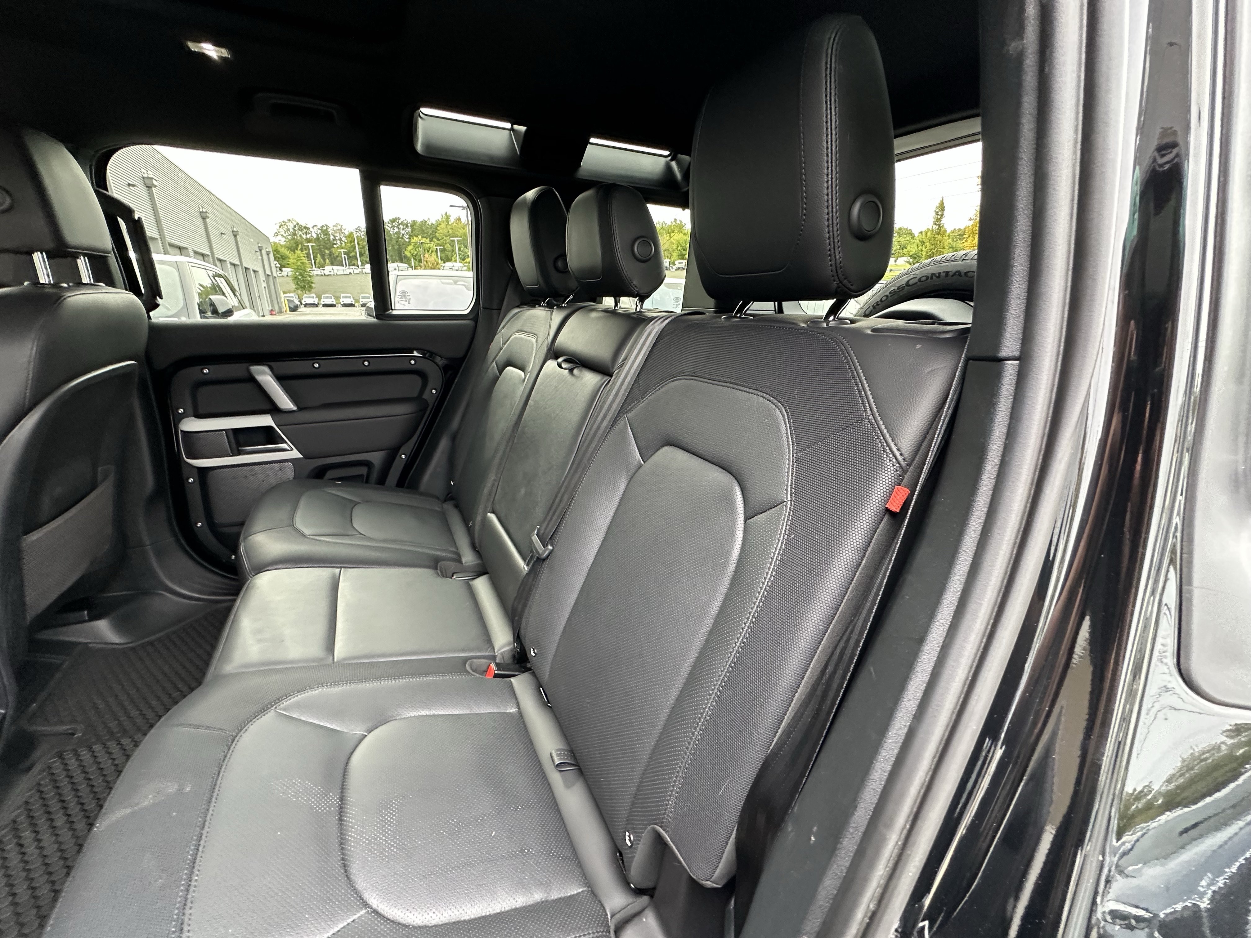 Certified 2024 Land Rover Defender 110 X-Dynamic SE AWD/4WD image 32