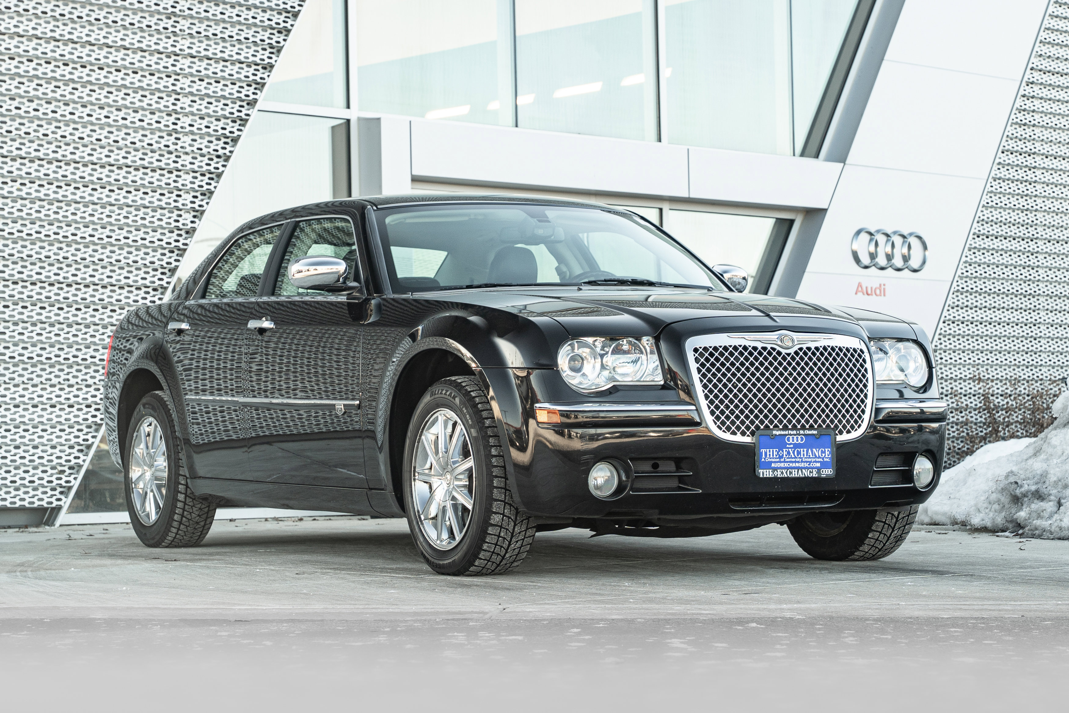 Used 2010 Chrysler 300 C image 1