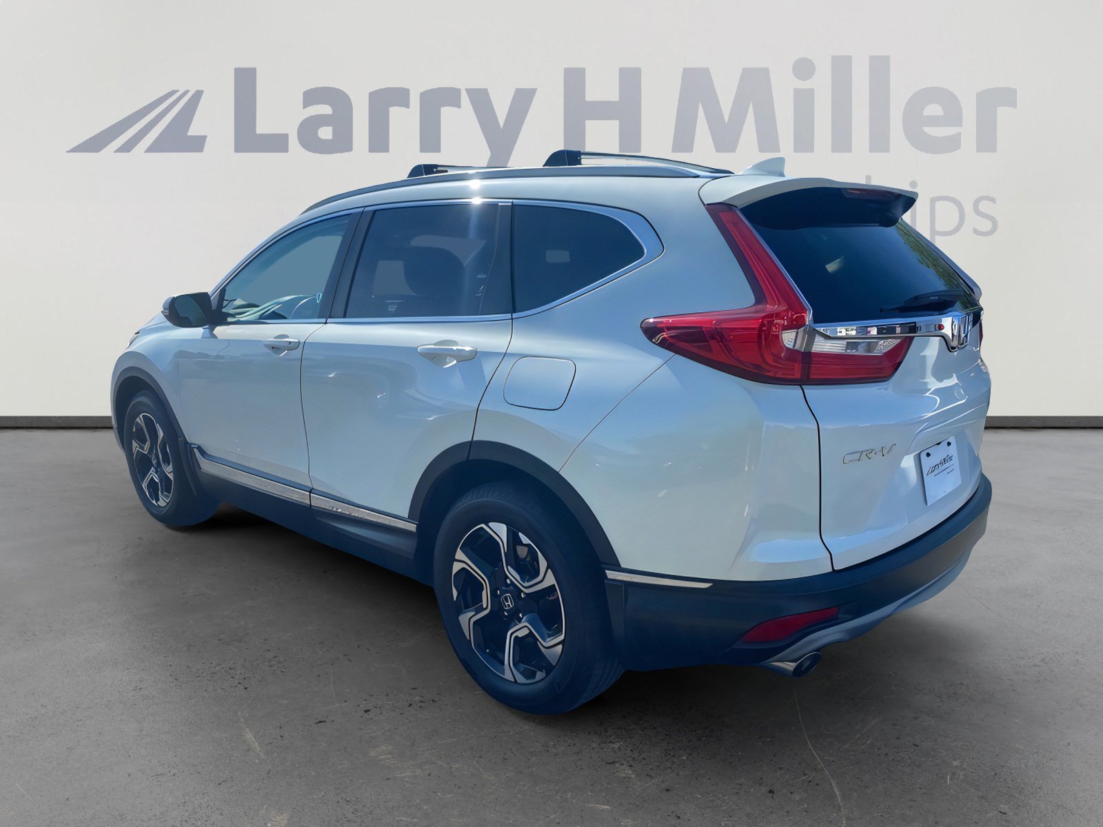 Used 2018 Honda CR-V Touring image 3