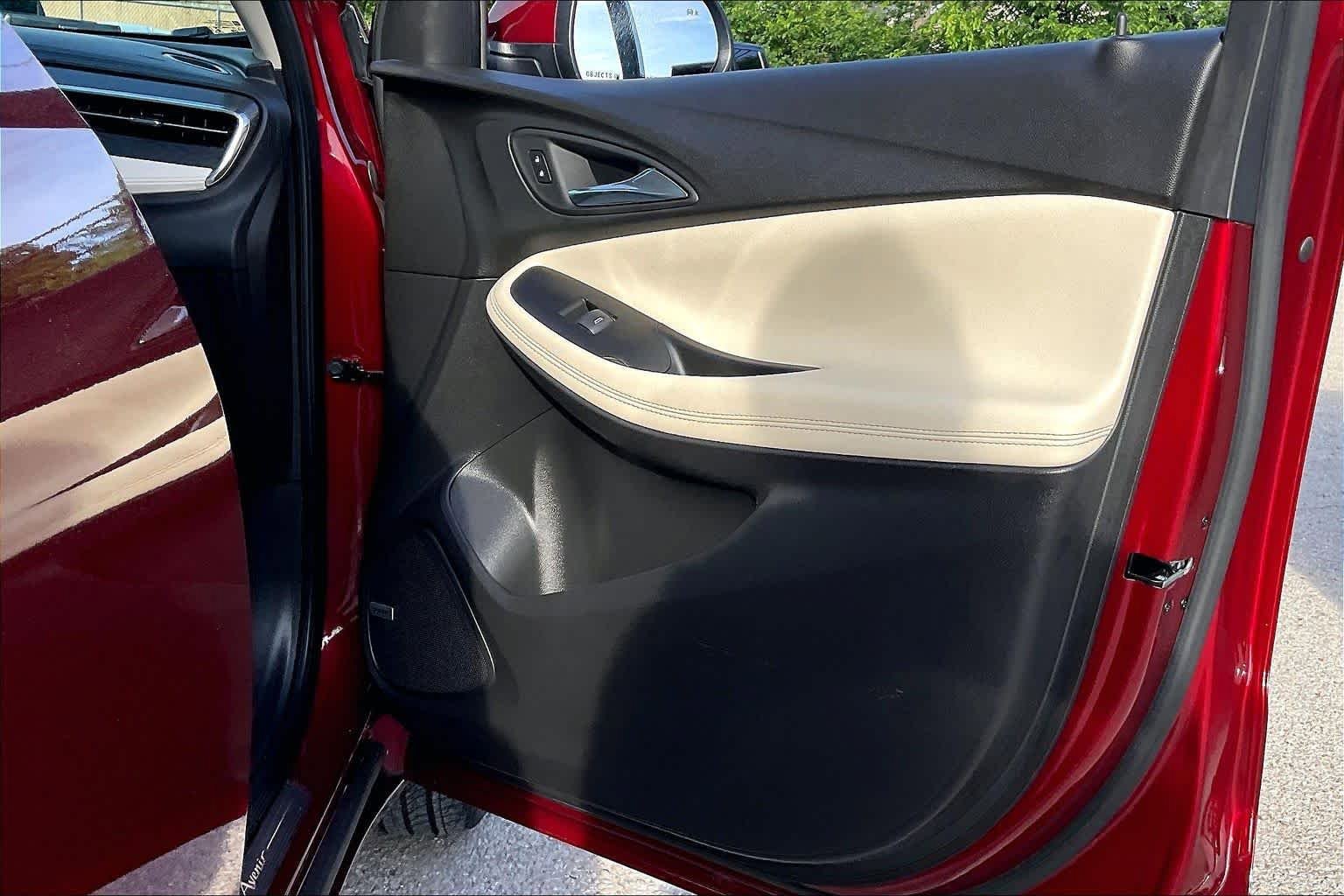 Used 2025 Buick Encore GX Avenir w/ Avenir Technology Package FWD image 23