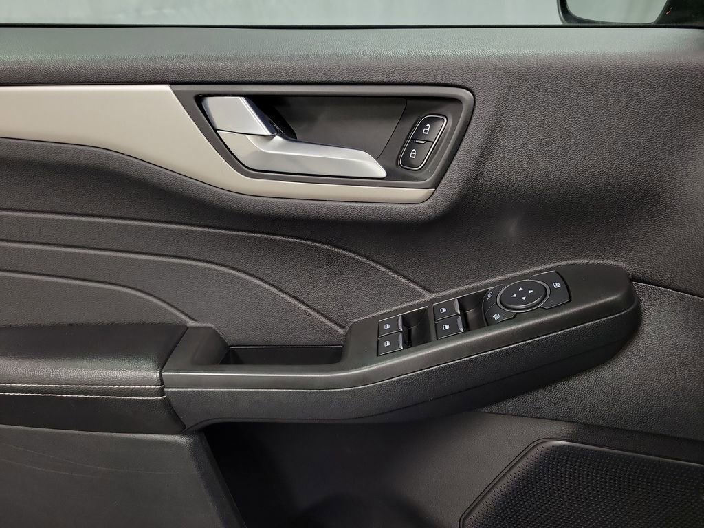 Used 2021 Ford Escape SE image 19