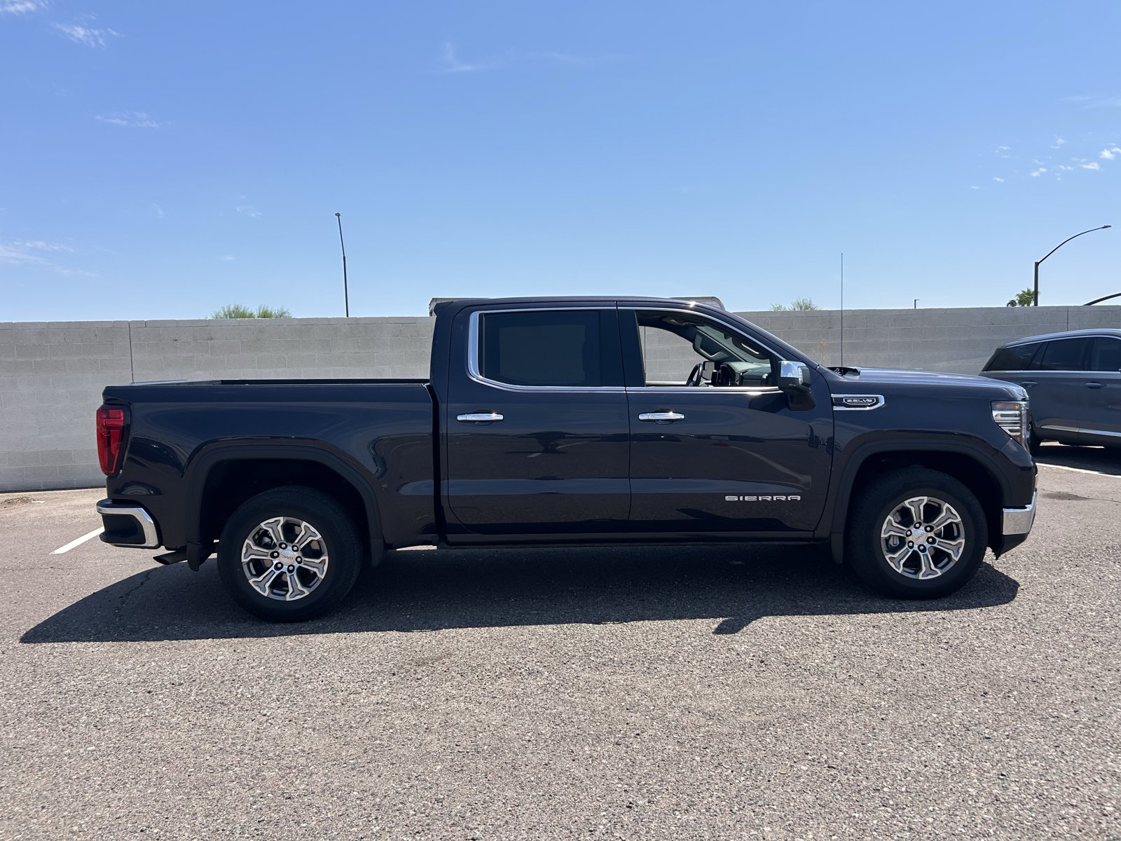 Used 2025 GMC Sierra 1500 SLT RWD image 6