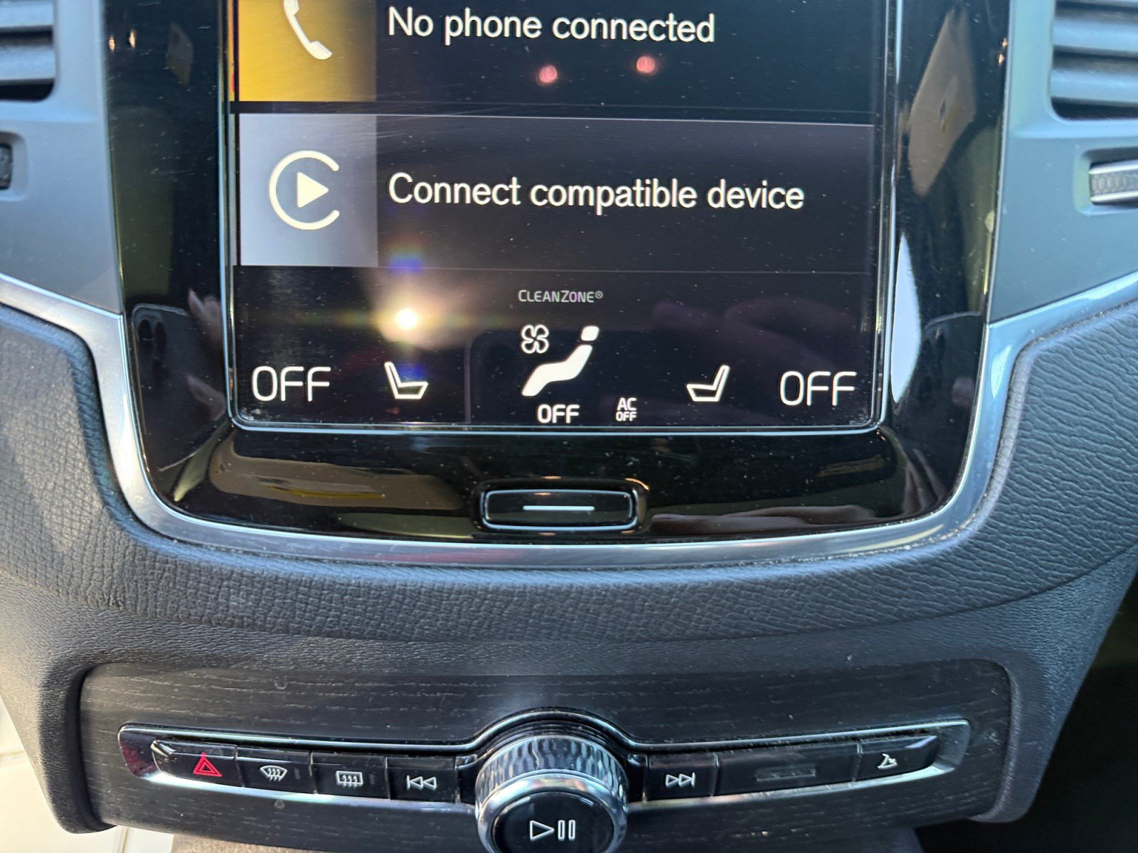 Used 2020 Volvo XC90 T6 Momentum AWD/4WD image 12