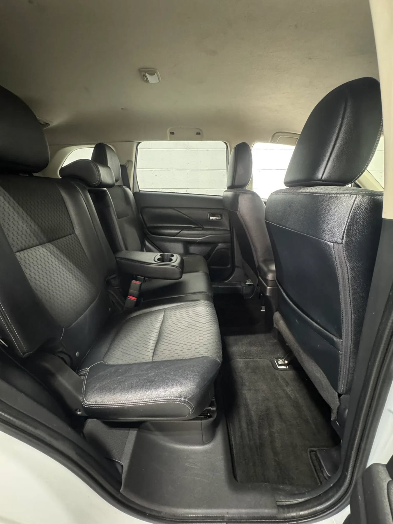Used 2015 Mitsubishi Outlander SE FWD image 33