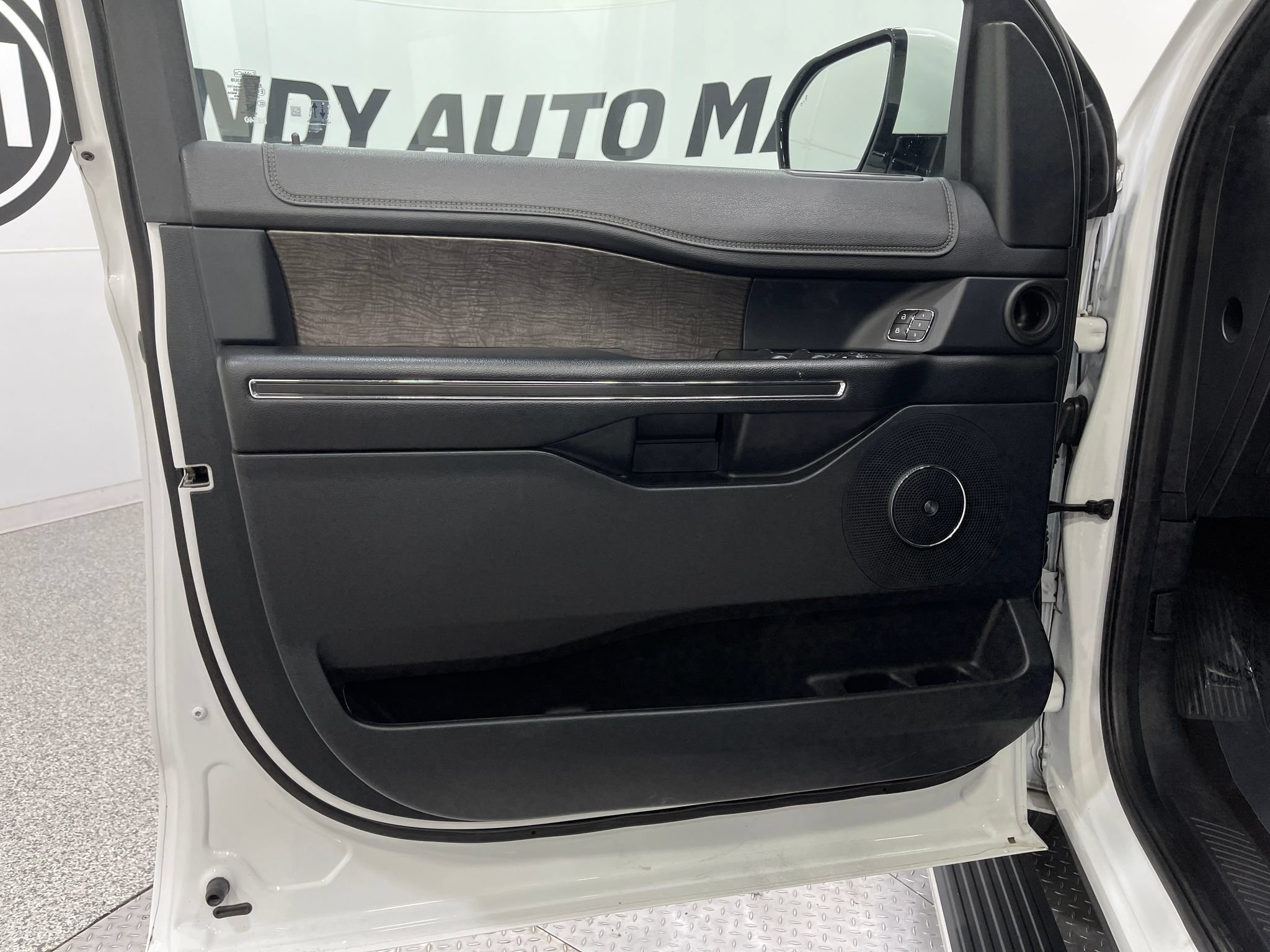 Used 2021 Ford Expedition Max Limited AWD/4WD image 15