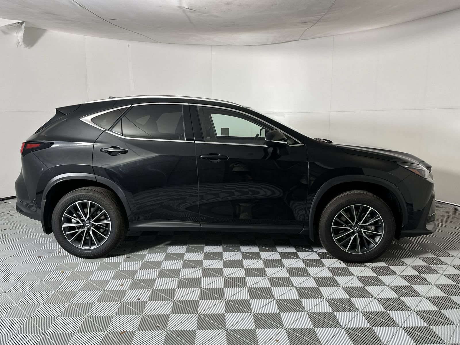 Used 2025 Lexus NX 350h AWD w/ Accessory Package (2T) image 9