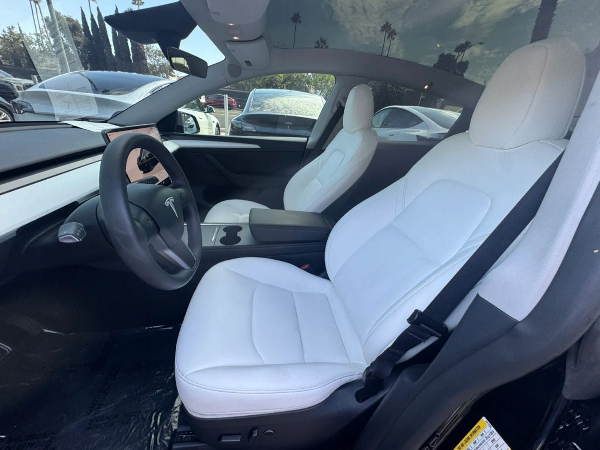 Used 2025 Tesla Model Y Long Range RWD image 13
