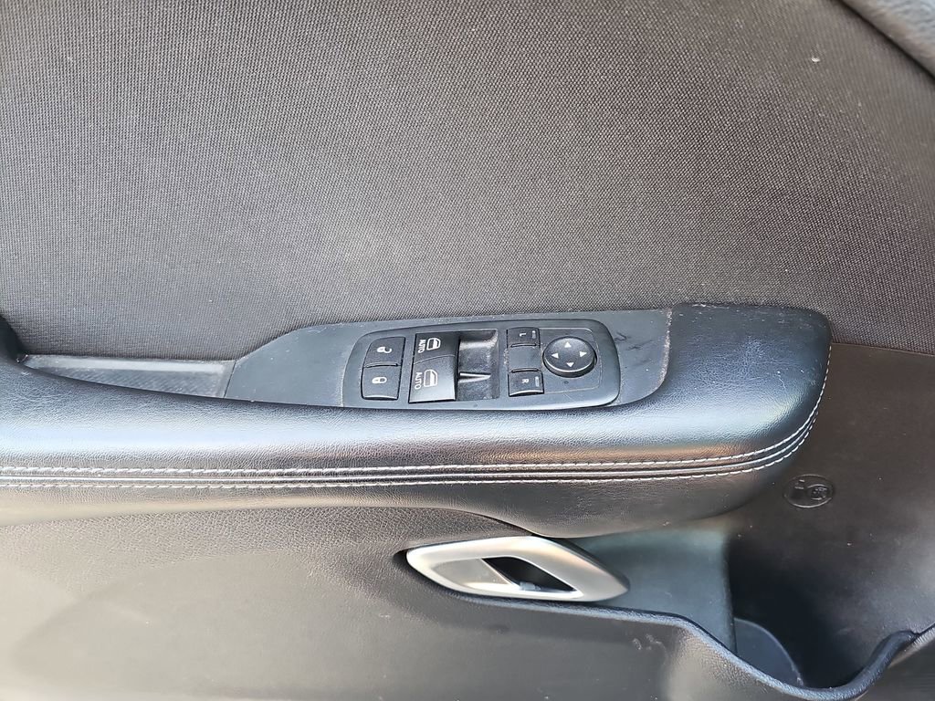 Used 2016 Dodge Challenger R/T image 30