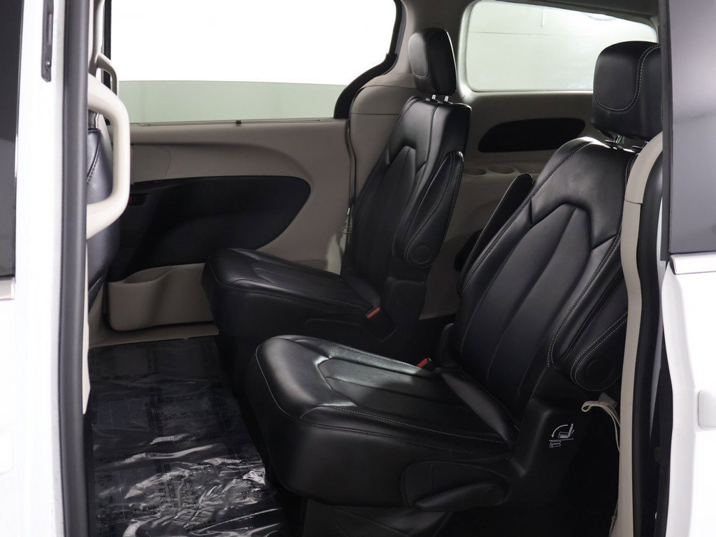 Used 2024 Chrysler Pacifica Touring-L image 27