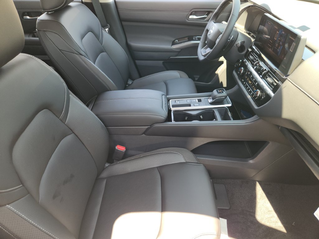 New 2026 Nissan Pathfinder SL FWD image 10