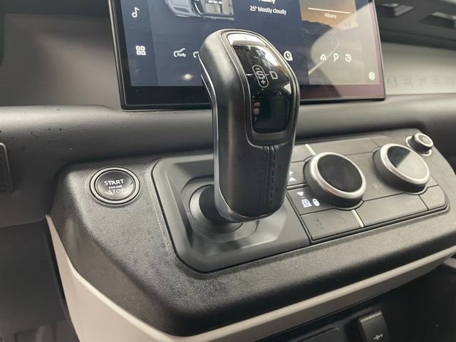 Used 2023 Land Rover Defender 130 SE image 13