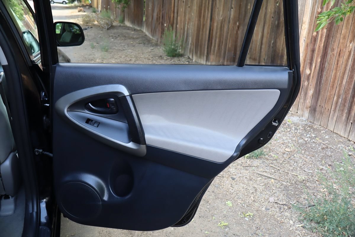 Used 2011 Toyota RAV4 4WD w/ Base L4 Extra Value Pkg image 28