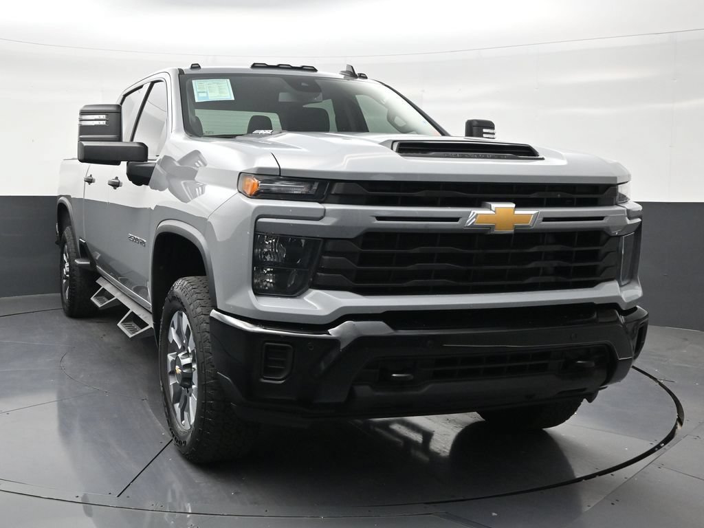 Used 2025 Chevrolet Silverado 2500 Custom w/ Custom Value Package AWD/4WD image 7