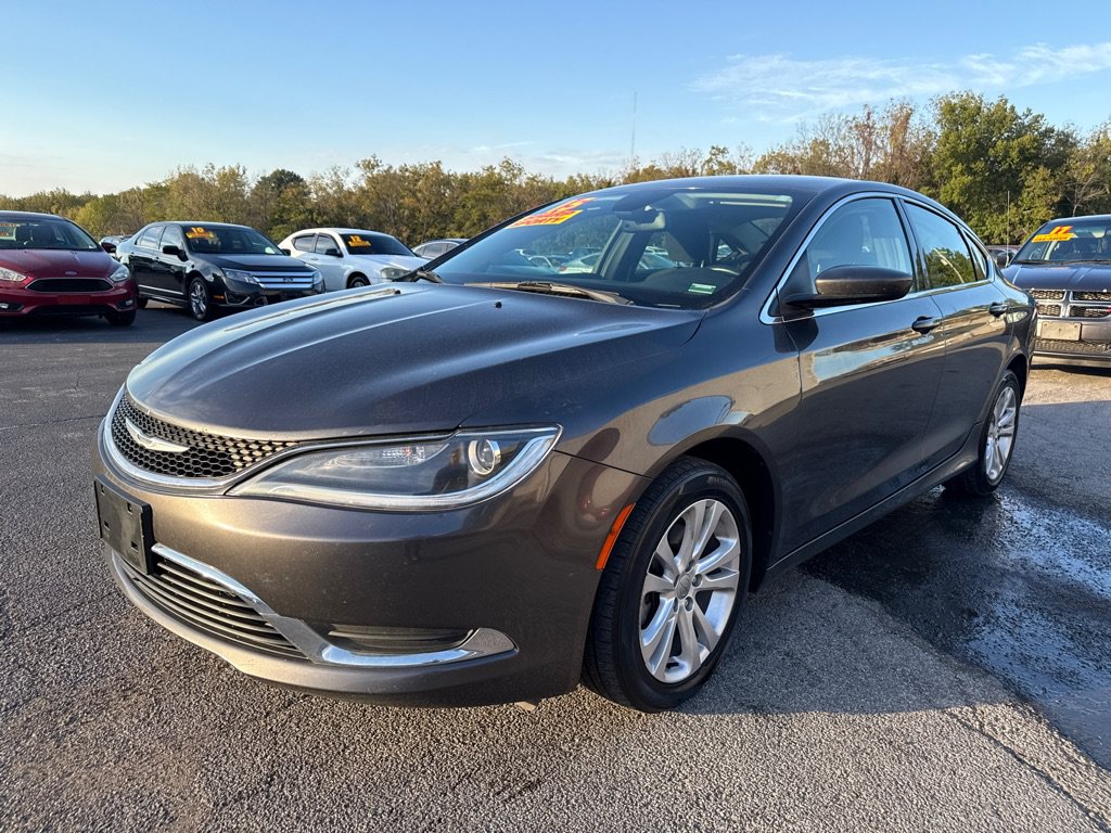Used 2015 Chrysler 200 Limited w/ Convenience Group FWD image 2