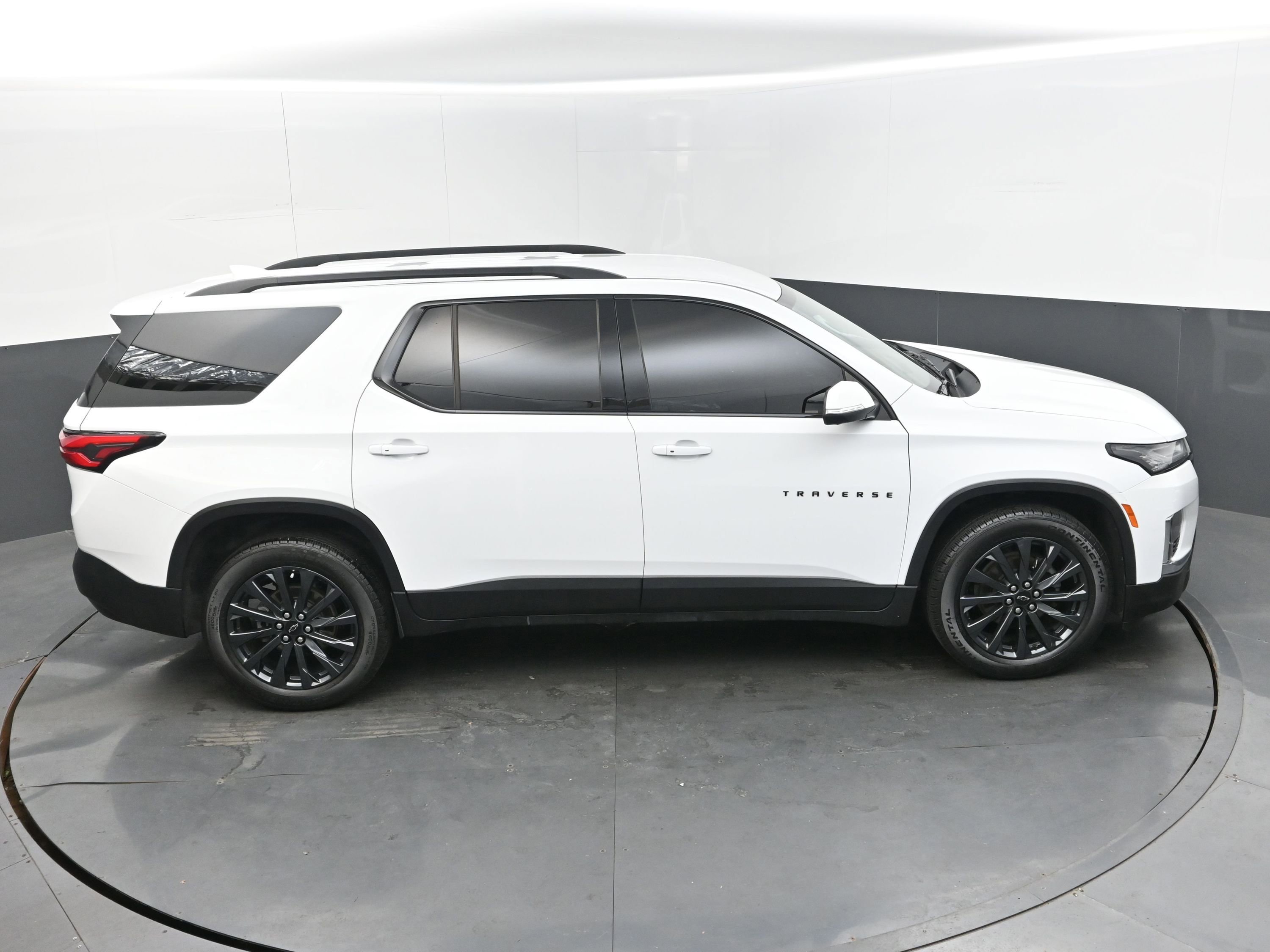 Used 2023 Chevrolet Traverse RS image 39