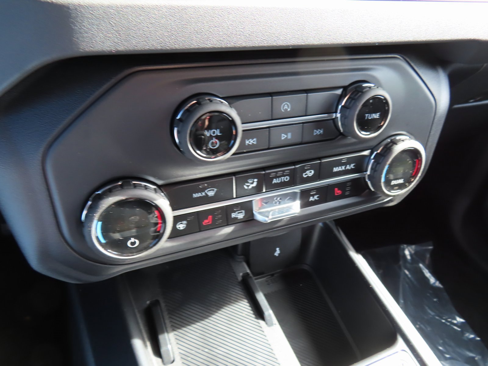 New 2025 Ford Bronco Outer Banks image 14