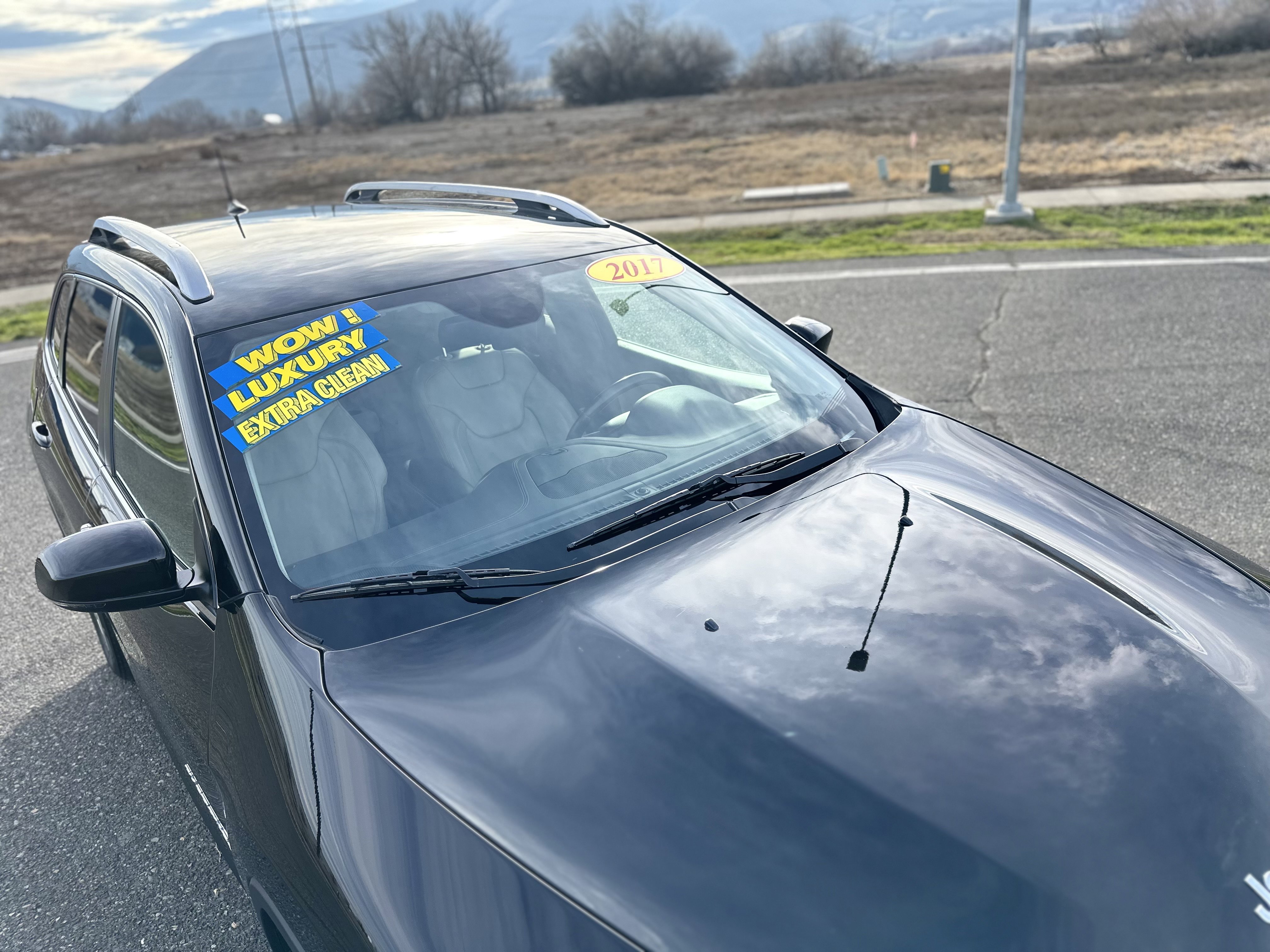 Used 2017 Jeep Cherokee Limited image 3