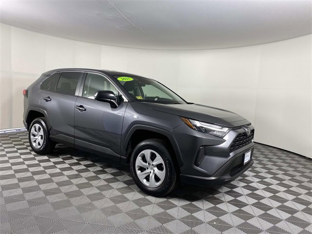 Used 2025 Toyota RAV4 LE video 1
