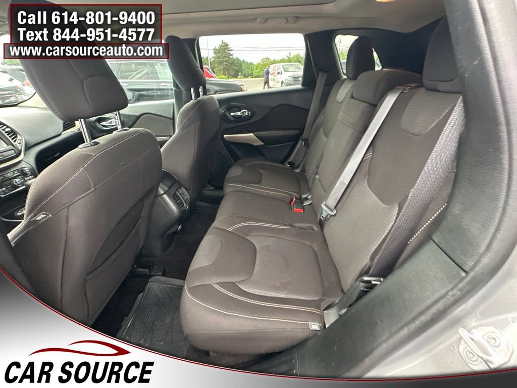 Used 2017 Jeep Cherokee Latitude w/ Comfort/Convenience Group AWD/4WD image 13
