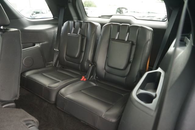 Used 2017 Ford Explorer XLT w/ Equipment Group 202A FWD image 14