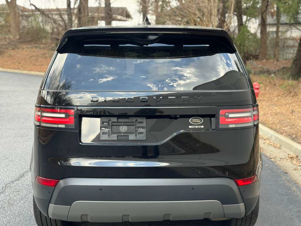 Used 2017 Land Rover Discovery HSE AWD/4WD image 19