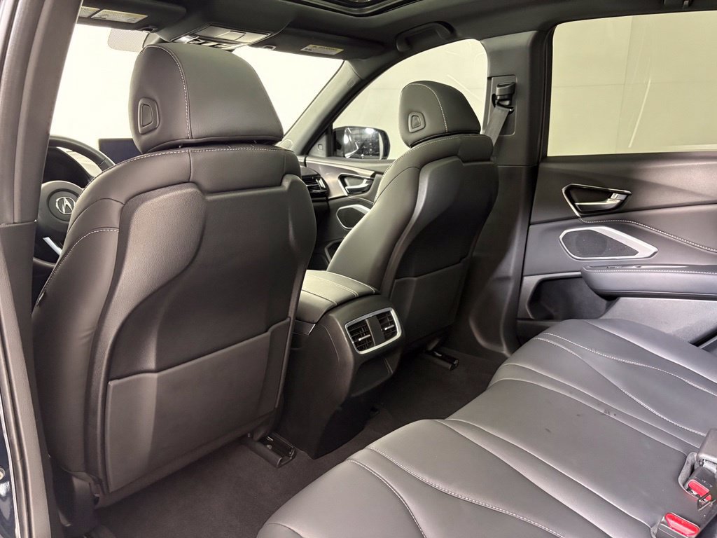Used 2025 Acura RDX SH-AWD image 18