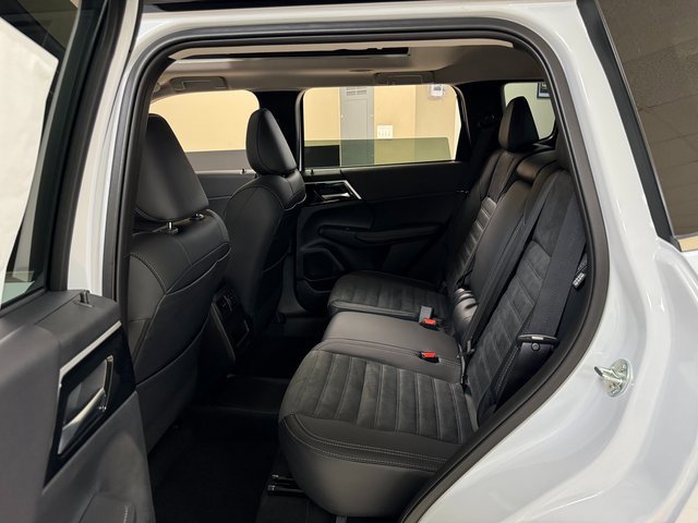 Used 2024 Mitsubishi Outlander Ralliart image 21