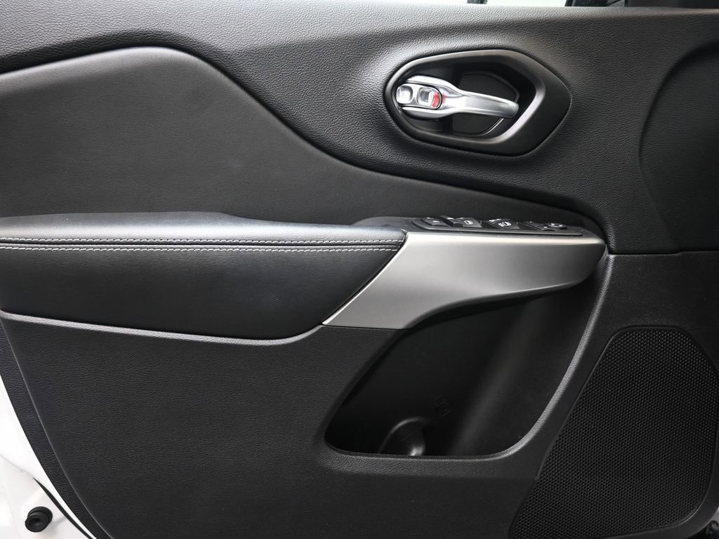 Used 2021 Jeep Cherokee Latitude Lux 80th Anniv w/ Quick Order Package 26U 80TH image 23