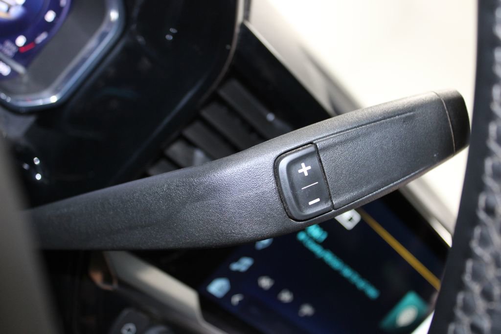 Used 2025 Chevrolet Silverado 1500 LT image 39