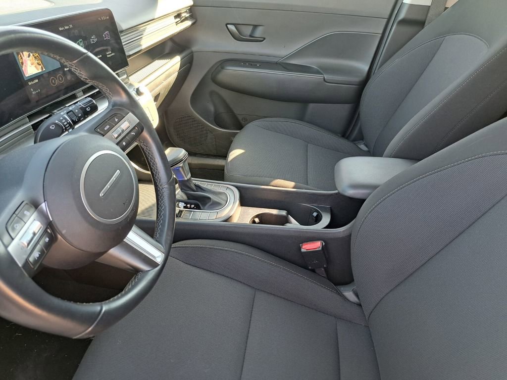 Used 2025 Hyundai Kona SEL image 17