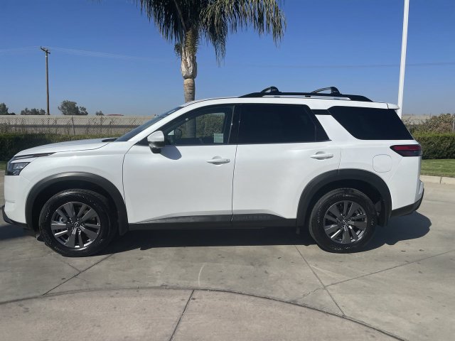 Used 2025 Nissan Pathfinder SV FWD image 5