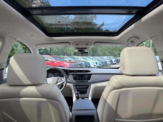 Used 2020 Cadillac XT5 Premium Luxury w/ LPO, Floor Liner Package FWD image 8