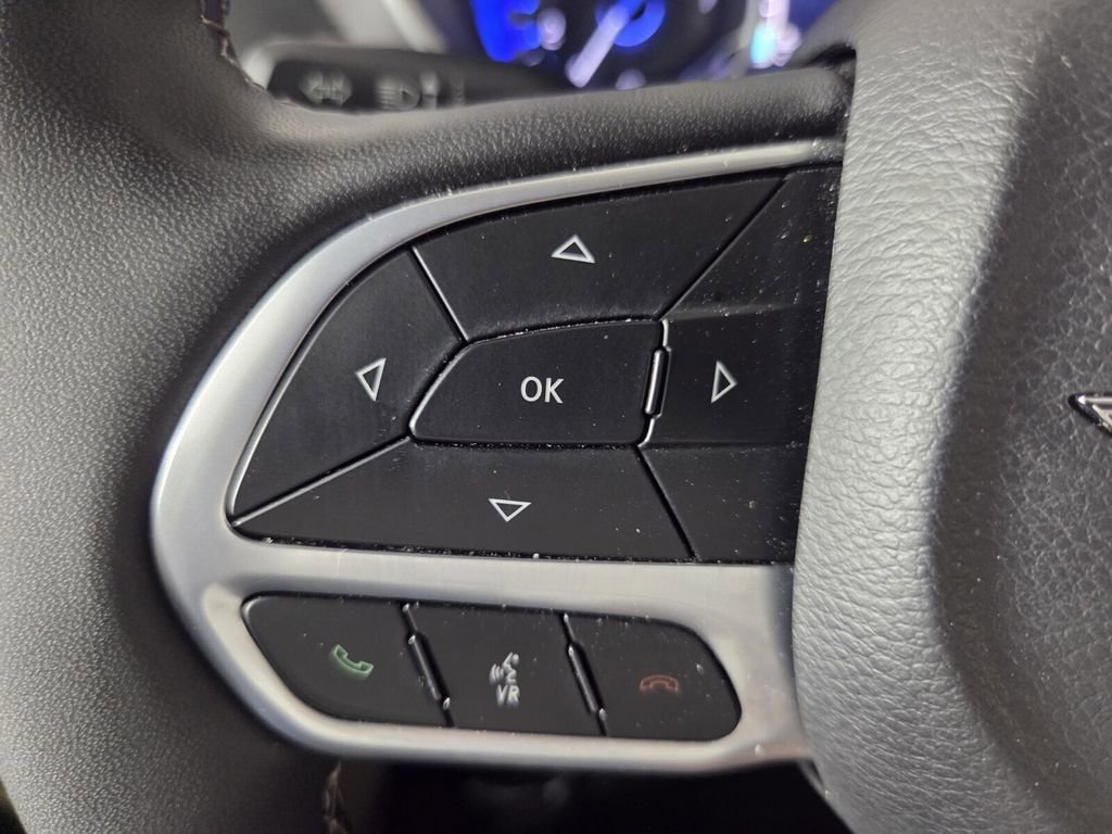 Used 2023 Chrysler Pacifica Touring-L FWD image 18