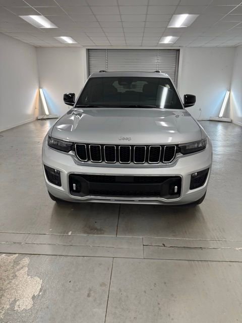 New 2025 Jeep Grand Cherokee Overland w/ Luxury Tech Group IV image 2